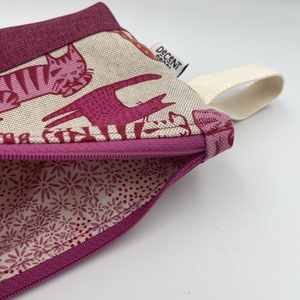 Pipere táska cicákkal - rózsaszín, narancs logóval - táska & tok - neszesszer - Meska.hu