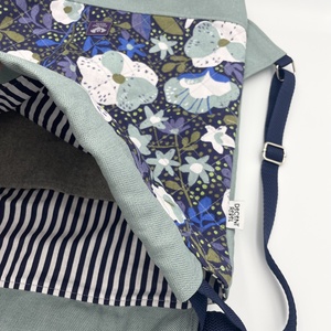 Összehúzható hátizsák virágos mintával, bútorszövettel - menta/sötétkék - táska & tok - hátizsák - tornazsák, gymbag - Meska.hu