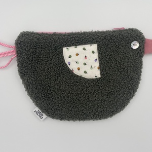 Kacsa haver pipere táska - sötétzöld buklé/bogyós termések - táska & tok - neszesszer - Meska.hu