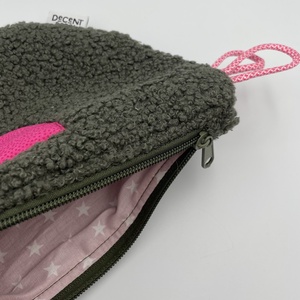 Kacsa haver pipere táska - zöld buklé/magenta - táska & tok - neszesszer - Meska.hu