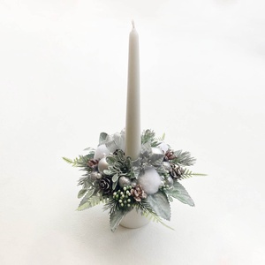 Gyertyás karácsonyi asztaldísz ezüst hamvas, Karácsony, Karácsonyi lakásdekoráció, Karácsonyi lakásdíszek, Virágkötés, MESKA
