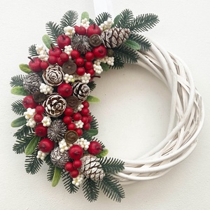 Téli ajtódísz piros bogyókkal - Meska.hu