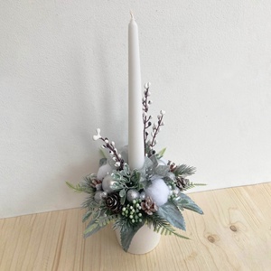 Gyertyás karácsonyi asztaldísz ezüst hamvas, Karácsony, Karácsonyi lakásdekoráció, Karácsonyi lakásdíszek, Virágkötés, MESKA