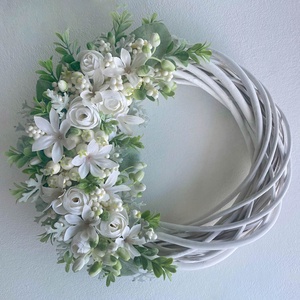 Fehér virágos ajtódísz bogyókkal - Meska.hu