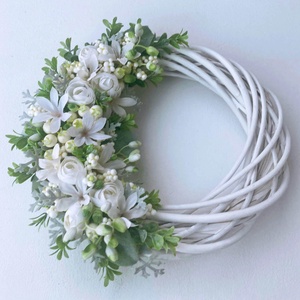 Fehér virágos ajtódísz bogyókkal - otthon & életmód - dekoráció - ajtó- és ablak dekoráció - ajtódísz & kopogtató - Meska.hu