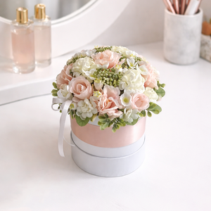 Púder rózsaszín virágbox, Otthon & Életmód, Virágdekoráció, Virágok, Virágbox, Virágkötés, MESKA