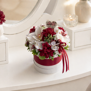 Anyák napi virágbox - bordó fehér - Meska.hu