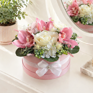 Anyák napi virágdoboz -orchideával és rózsával - Meska.hu