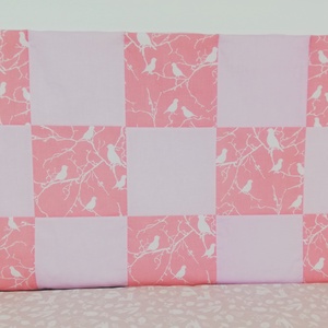 Madárkás rózsaszín patchwork falvédő - Meska.hu