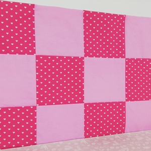 Szivecskés pink-rózsaszín patchwork falvédő - otthon & lakás - babaszoba, gyerekszoba - falvédő gyerekszobába - Meska.hu