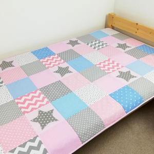 Rózsaszín-világoskék csillagos patchwork ágytakaró - otthon & életmód - lakástextil - ágytakaró - Meska.hu