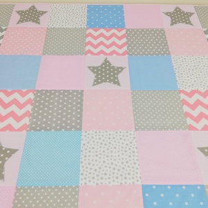Rózsaszín-világoskék csillagos patchwork ágytakaró - otthon & életmód - lakástextil - ágytakaró - Meska.hu