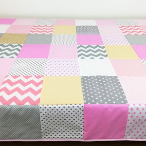 Rózsaszín-krém patchwork ágytakaró - otthon & életmód - lakástextil - ágytakaró - Meska.hu