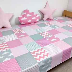 Rózsaszín-szürke felhős patchwork ágytakaró - otthon & életmód - lakástextil - ágytakaró - Meska.hu