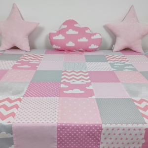 Rózsaszín-szürke felhős patchwork ágytakaró - otthon & életmód - lakástextil - ágytakaró - Meska.hu