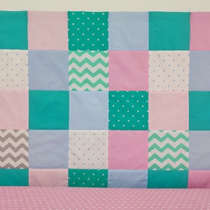Menta-rózsaszín patchwork falvédő - otthon & életmód - babaszoba, gyerekszoba - falvédő gyerekszobába - Meska.hu