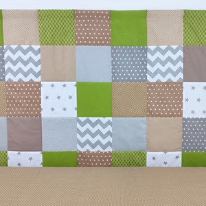 Zöld-drapp patchwork falvédő - otthon & életmód - babaszoba, gyerekszoba - falvédő gyerekszobába - Meska.hu