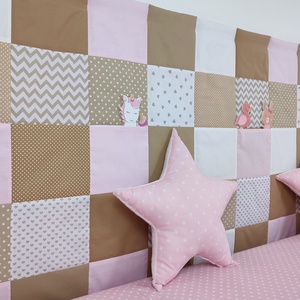 Rózsaszín-bézs zsebes patchwork falvédő - otthon & életmód - babaszoba, gyerekszoba - falvédő gyerekszobába - Meska.hu