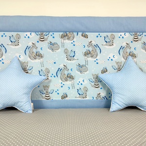 Világoskék macis-sárkányos falvédő, Otthon & Életmód, Lakástextil, Falvédő, Varrás, MESKA