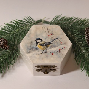Cinkés karácsonyi ajándékdoboz, Karácsony, Karácsonyi ajándékozás, Karácsonyi ajándékcsomagolás, Decoupage, transzfer és szalvétatechnika, MESKA