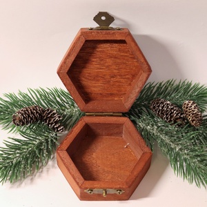 Karácsonyi ajándékdoboz madaras mintával - karácsony - karácsonyi ajándékozás - karácsonyi ajándékcsomagolás - Meska.hu