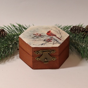 Téli madaras ajándékdoboz  - karácsony - karácsonyi ajándékozás - karácsonyi ajándékcsomagolás - Meska.hu
