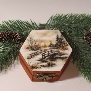 Karácsonyi ajándékdoboz téli tájjal, Karácsony, Karácsonyi ajándékozás, Karácsonyi ajándékcsomagolás, Decoupage, transzfer és szalvétatechnika, MESKA