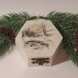 Fehér karácsonyi ajándékdoboz, Karácsony, Karácsonyi ajándékozás, Karácsonyi ajándékcsomagolás, Decoupage, transzfer és szalvétatechnika, MESKA