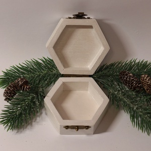 Fehér ajándékdoboz téli tájjal - karácsony - karácsonyi ajándékozás - karácsonyi ajándékcsomagolás - Meska.hu