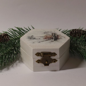 Fehér ajándékdoboz téli tájjal - karácsony - karácsonyi ajándékozás - karácsonyi ajándékcsomagolás - Meska.hu
