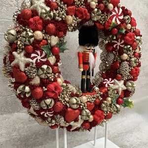 Diótörős piros arany kopogtató - karácsony - adventi díszek - adventi ajtódísz - Meska.hu