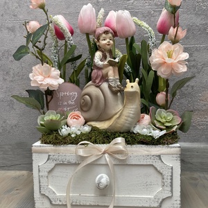 Kislány csigaháton asztali dekoráció - Meska.hu