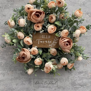 Eukaliptusz koszorú boglárka virágokkal díszítve - Meska.hu