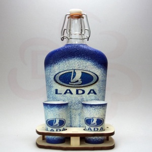 LADA ZSIGULI emblémás pálinkás készlet ; A Lada márka rajongóinak, Otthon & Életmód, Konyhafelszerelés, tálalás, Pohár, Decoupage, transzfer és szalvétatechnika, MESKA