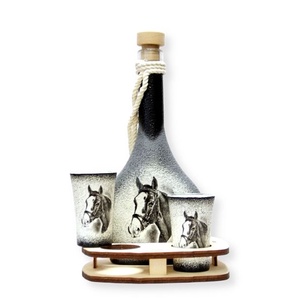 Ló motívummal díszített  pálinkás szett ( 0,2 l  üveg+2x50 ml pohár +tartó ) , Otthon & Lakás, Dekoráció, Díszüveg, Asztal és polc dekoráció, Decoupage, transzfer és szalvétatechnika, Meska