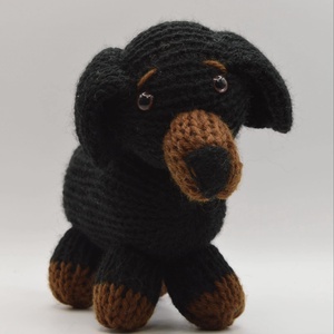 Kézi kötésű (amigurumi) állatfigura - Tacskó (fiúknak, lányoknak minden alkalomra), Játék & Sport, Plüssállat & Játékfigura, Kutya, Horgolás, Kötés, MESKA