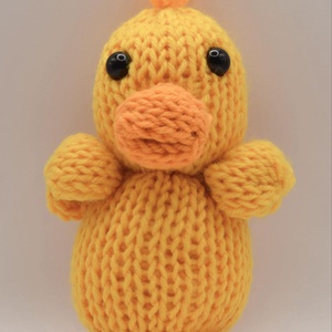 Kézi kötésű (amigurumi) állatfigura - Kacsa (fiúknak, lányoknak minden alkalomra), Játék & Sport, Plüssállat & Játékfigura, Madár, Horgolás, Kötés, MESKA
