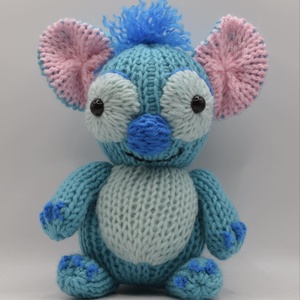 Kézi kötésű (amigurumi) állatfigura - Stitch (fiúknak, lányoknak minden alkalomra), Játék & Sport, Plüssállat & Játékfigura, Plüss mesefigurák, Horgolás, Kötés, MESKA