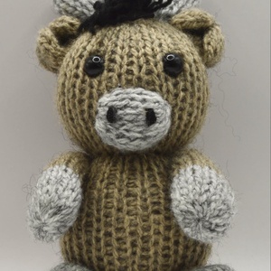 Kézi kötésű (amigurumi) állatfigura - Kisbika (fiúknak, lányoknak minden alkalomra), Játék & Sport, Plüssállat & Játékfigura, Más figura, Horgolás, Kötés, MESKA