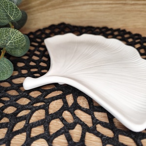 Ginkgo levél tálca - ékszer - ékszertartó - ékszertartó állvány - Meska.hu