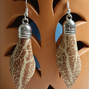 Lógós bőr fülbevaló - ékszer - fülbevaló - lógó fülbevaló - Meska.hu