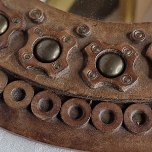 Vintage iparművészeti bőrdíszműves fali tükör (34 cm) � 1970-es évek - otthon & életmód - dekoráció - tükör - Meska.hu