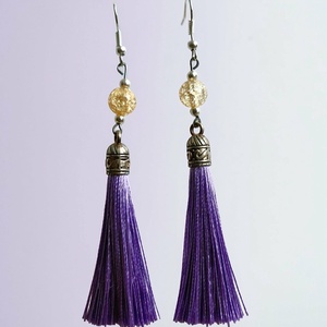 Halvány lila selyembojtos fülbevaló roppantott hegyikristály ásványgyönggyel - ékszer - fülbevaló - lógó fülbevaló - Meska.hu