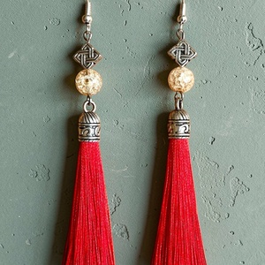 Piros selyembojtos fülbevaló roppantott hegyikristály ásványgyönggyel, Ékszer, Fülbevaló, Lógó fülbevaló, Ékszerkészítés, MESKA