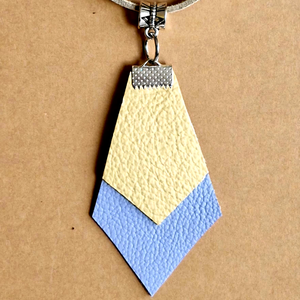 Modern bőr ékszerszett � halvány lila és bézs rombusz, kézműves design - ékszer - ékszerszett - Meska.hu