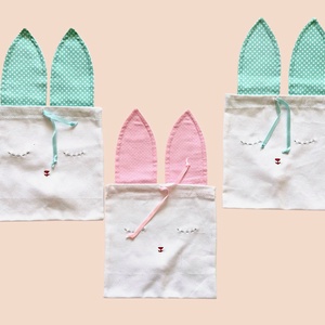 Kézzel hímzett menta/rózsaszín húsvéti nyuszis zsák erős vászonból - otthon & életmód - papír, írószer - ajándékozás kellékei - ajándékzsák, csomagolás - Meska.hu