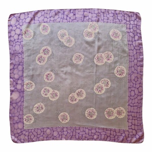 Vintage hernyóselyem kendő � Kézzel pödört szegéllyel, lila virágos és mozaikmintás (76x76 cm) - ruha & divat - sál, sapka, kendő - kendő - Meska.hu