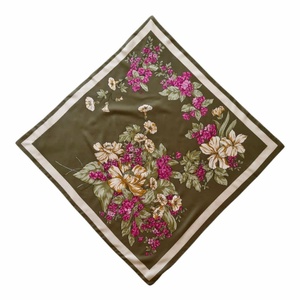Romantikus vintage szatén kendő � Olivazöld és mályva virágmintás (77x77 cm) - ruha & divat - sál, sapka, kendő - kendő - Meska.hu
