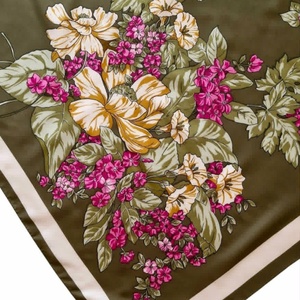 Romantikus vintage szatén kendő � Olivazöld és mályva virágmintás (77x77 cm) - ruha & divat - sál, sapka, kendő - kendő - Meska.hu