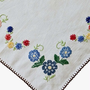Hímzett Virágos Terítő � Vintage Kézimunka (50x55 cm) - otthon & életmód - lakástextil - abrosz, terítő - asztalközép terítő - Meska.hu